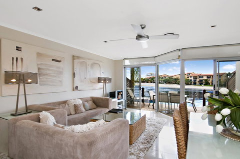 Skippers Cove Waterfront Resort - QLD Tourism 5