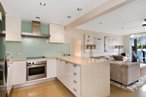 Skippers Cove Waterfront Resort - QLD Tourism 10