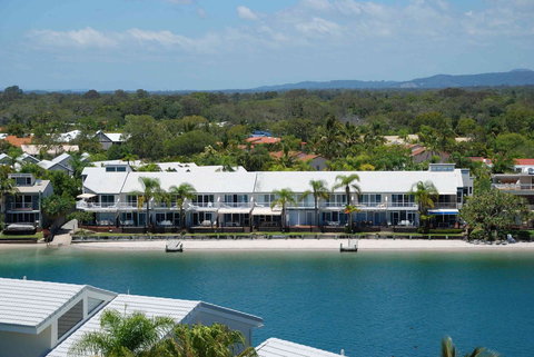 Skippers Cove Waterfront Resort - QLD Tourism 4