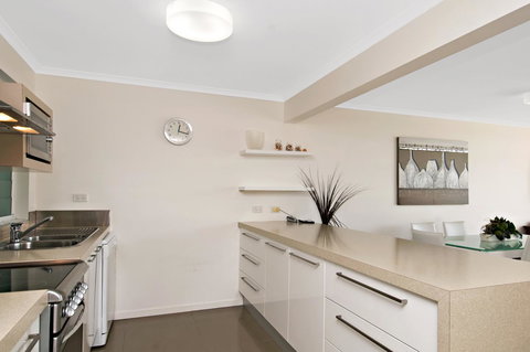 Skippers Cove Waterfront Resort - QLD Tourism 11