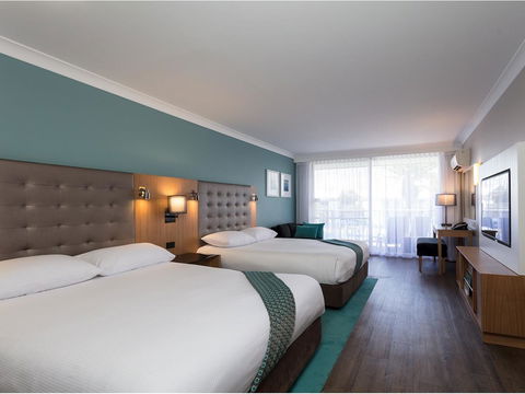 Sea World Resort - Queensland Tourism 1