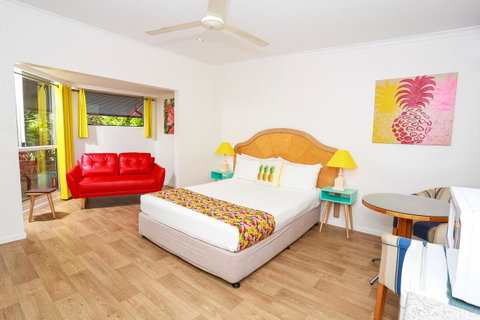 Port Douglas Motel - QLD Tourism 21