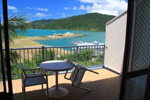 Ocean Views At Whitsunday Terraces Resort - QLD Tourism 5
