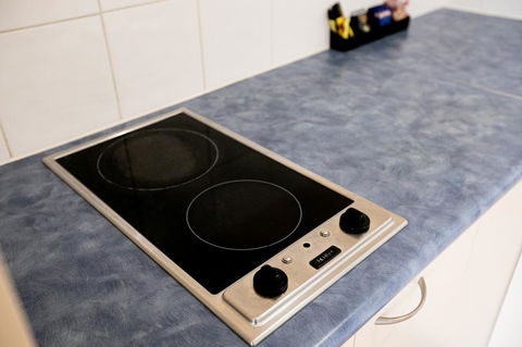 Sunlit Waters Studio Apartments - QLD Tourism 35