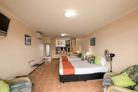 Sunlit Waters Studio Apartments - QLD Tourism 30