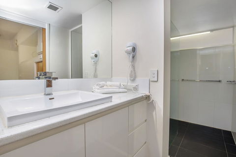Tiki Hotel Apartments Surfers Paradise - QLD Tourism 5