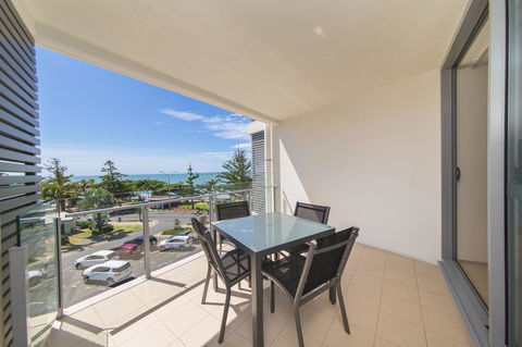 Salt Yeppoon - Queensland Tourism 0