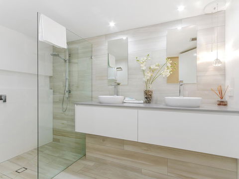 Sunbird Beach Resort Main Beach - Queensland Tourism 5