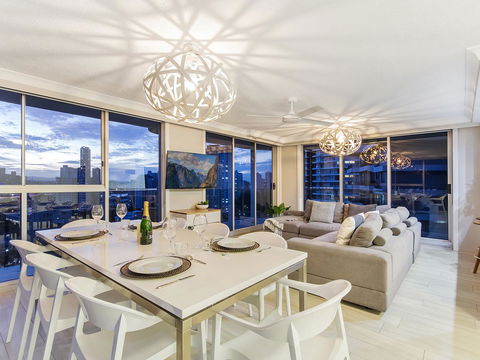 Sunbird Beach Resort Main Beach - Queensland Tourism 1