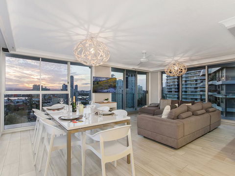 Sunbird Beach Resort Main Beach - Queensland Tourism 11