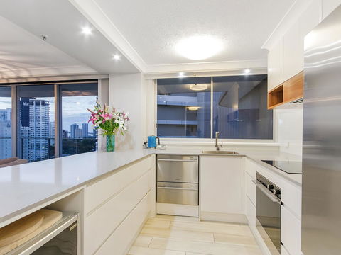 Sunbird Beach Resort Main Beach - Queensland Tourism 8