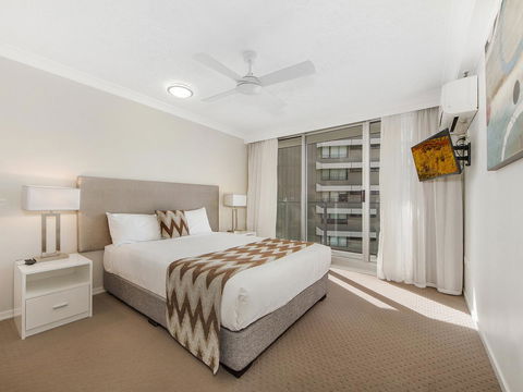 Sunbird Beach Resort Main Beach - Queensland Tourism 24