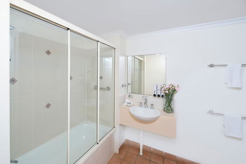 Park Regis Anchorage - QLD Tourism 10
