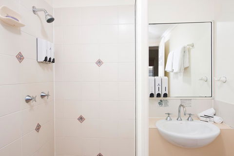 Park Regis Anchorage - QLD Tourism 9