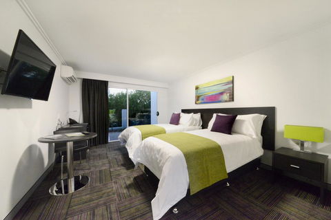 Mackay Oceanside Central Hotel Official - QLD Tourism 25