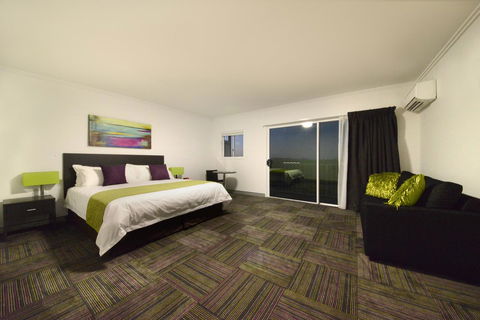 Mackay Oceanside Central Hotel Official - QLD Tourism 24