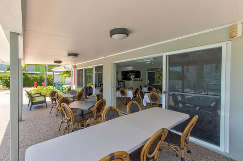 Mackay Oceanside Central Hotel Official - QLD Tourism 15