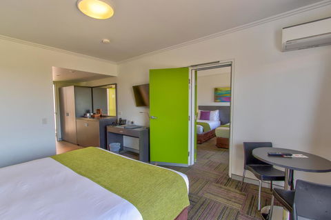 Mackay Oceanside Central Hotel Official - QLD Tourism 12