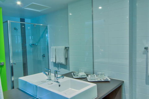 Mackay Oceanside Central Hotel Official - QLD Tourism 13