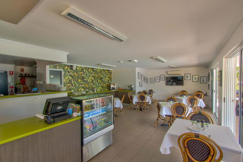 Mackay Oceanside Central Hotel Official - QLD Tourism 14