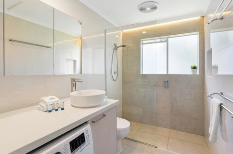 Noosa Place Resort - QLD Tourism 1