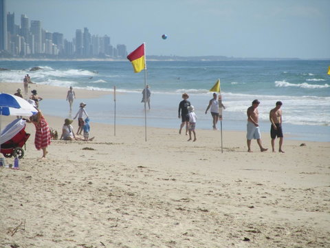 Le Beach Apartments - QLD Tourism 21