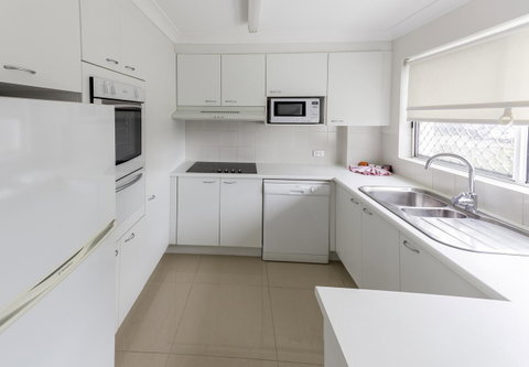 Le Beach Apartments - QLD Tourism 25