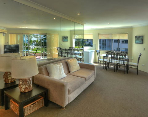 Le Beach Apartments - QLD Tourism 4