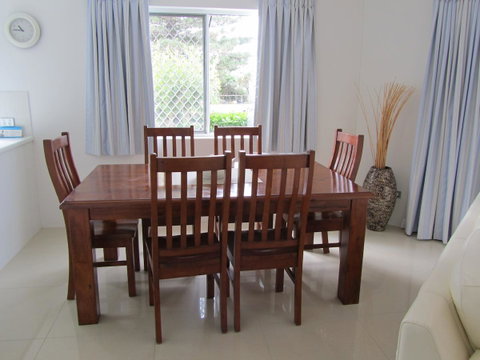 Le Beach Apartments - QLD Tourism 19