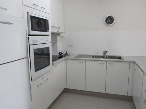 Le Beach Apartments - QLD Tourism 13