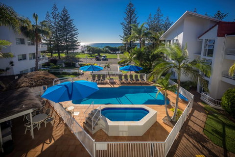 Le Beach Apartments - QLD Tourism 0