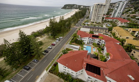 Le Beach Apartments - QLD Tourism 3