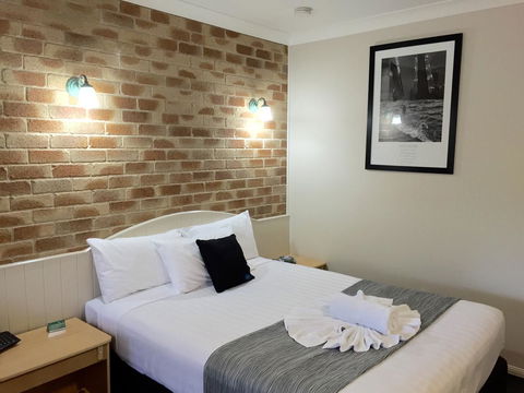 Country Gardens Motor Inn - QLD Tourism 13