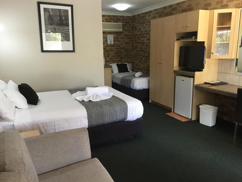 Country Gardens Motor Inn - QLD Tourism 14