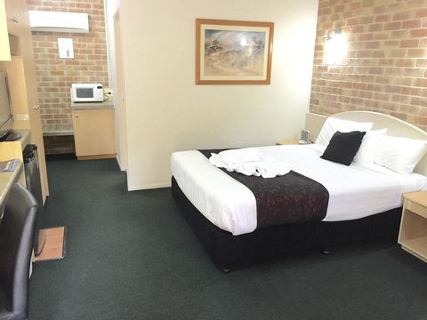 Country Gardens Motor Inn - QLD Tourism 10