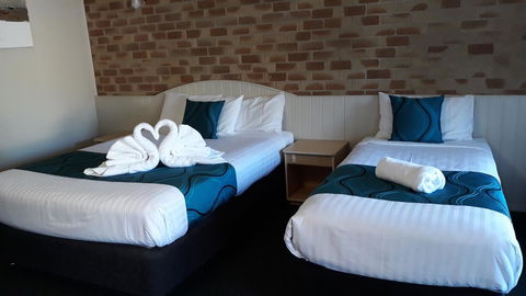 Country Gardens Motor Inn - QLD Tourism 5