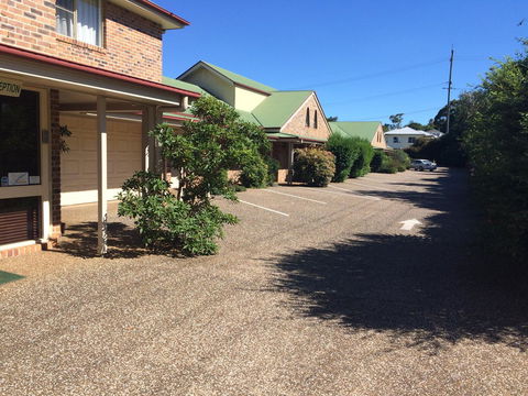 Country Gardens Motor Inn - QLD Tourism 0