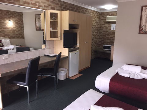 Country Gardens Motor Inn - QLD Tourism 16