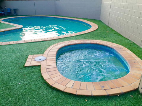Country Gardens Motor Inn - QLD Tourism 9