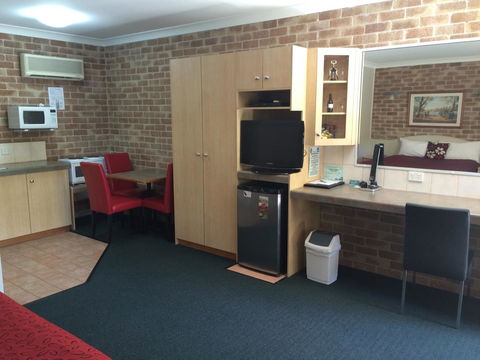 Country Gardens Motor Inn - QLD Tourism 21