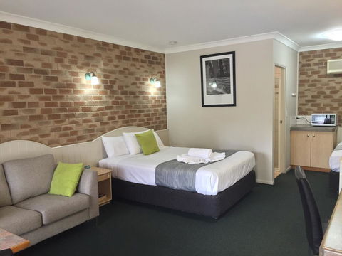 Country Gardens Motor Inn - QLD Tourism 8