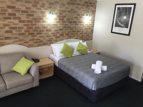 Country Gardens Motor Inn - QLD Tourism 12