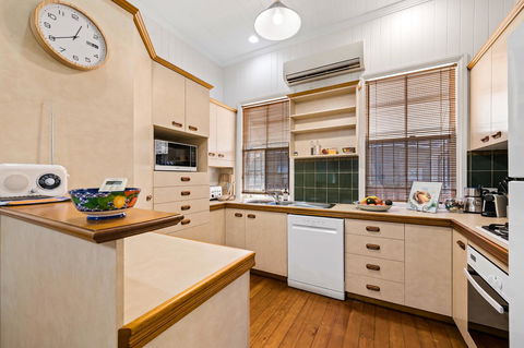 Frangipani House - QLD Tourism 11