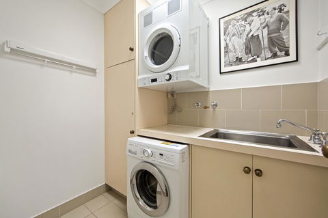 Montipora Unit 3 - In The Heart Of Airlie, Wi-fi And Netflix - QLD Tourism 9