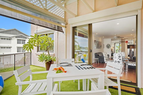 Montipora Unit 3 - In The Heart Of Airlie, Wi-fi And Netflix - QLD Tourism 1