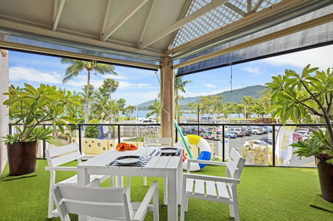 Montipora Unit 3 - In The Heart Of Airlie, Wi-fi And Netflix - QLD Tourism 10