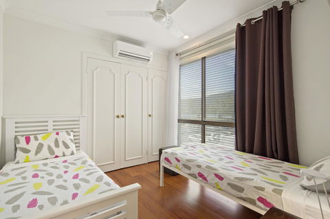 Montipora Unit 3 - In The Heart Of Airlie, Wi-fi And Netflix - QLD Tourism 7