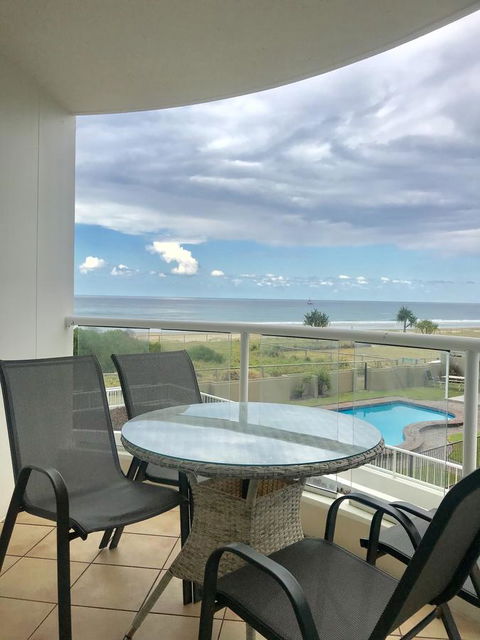 Regency On The Beach - Queensland Tourism 9