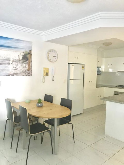 Regency On The Beach - Queensland Tourism 7