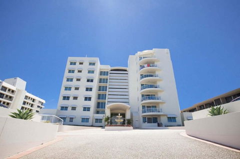 Regency On The Beach - Queensland Tourism 13